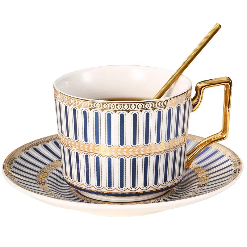 Xícara de Café Europeia- GoldEngland - Jogo de Xícara de Café Rosa Florido, Jogo de Xícara de Café Azul Florido, Jogo de Xícara de Café Vermelho, Jogo de Xícara de Café Azul, Jogo de Xícara de Café Rosa Traços, Jogo de Xícara de Café Azul Traços, Jogo de Xícara de Café Branco - Tudo Shop
